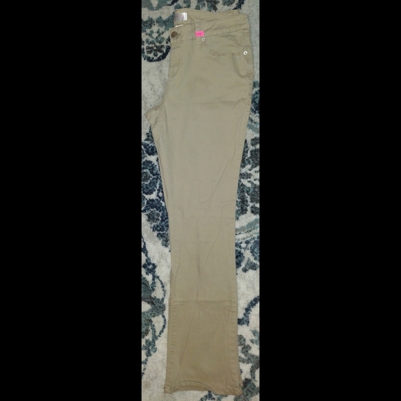 No Boundaries Pants & Jumpsuits No Boundaries Khaki Pants Size 3